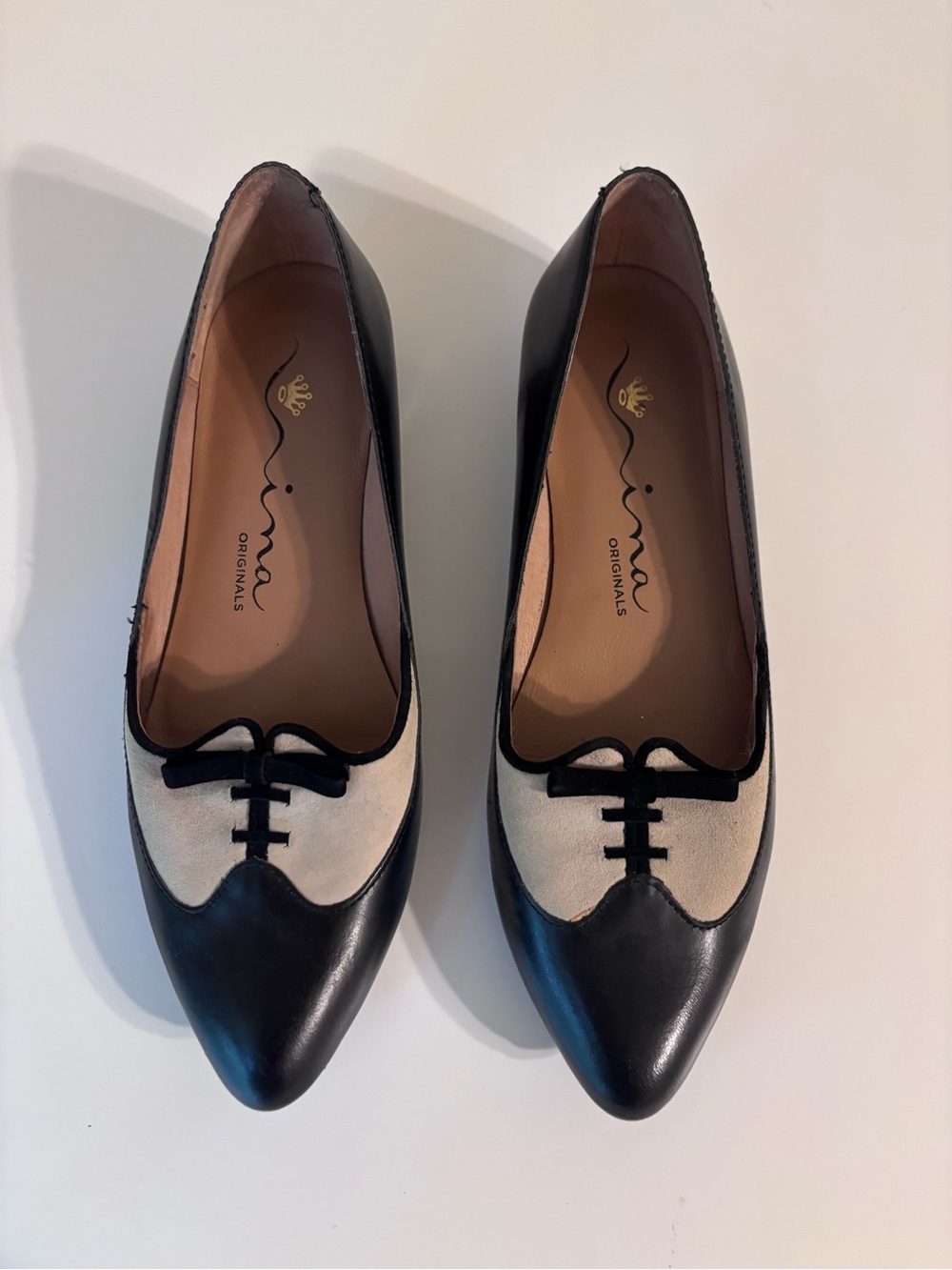 Nina Originals black and cream two-tone flats, women’s size 7.5